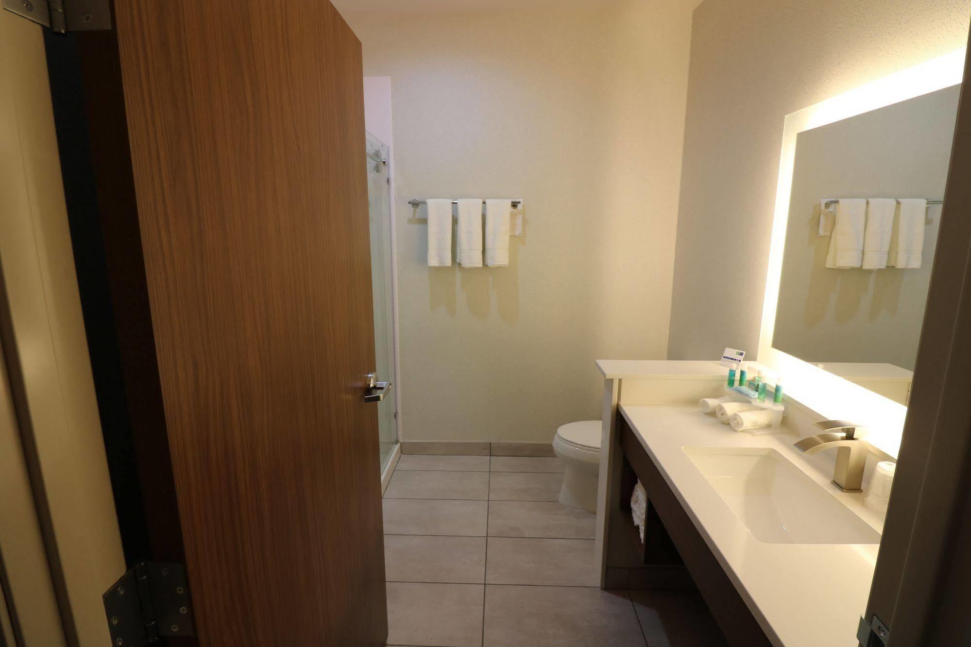 Holiday Inn Express & Suites - Coffeyville, An Ihg Hotel Esterno foto